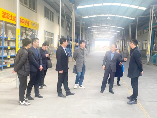 廬江縣縣委常委、同大鎮(zhèn)政府領(lǐng)導(dǎo)一行蒞臨朗凱奇生產(chǎn)基地考察指導(dǎo)工作